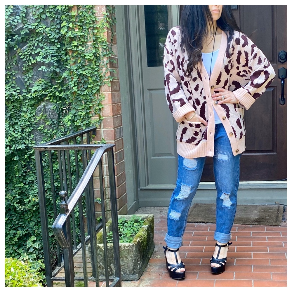 ✨ONE DAY SALE✨LEOPARD CHIC POCKET CARDIGAN - Picture 2 of 6